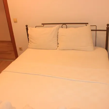 Hotel Kalamarı Büyükada 1 4*